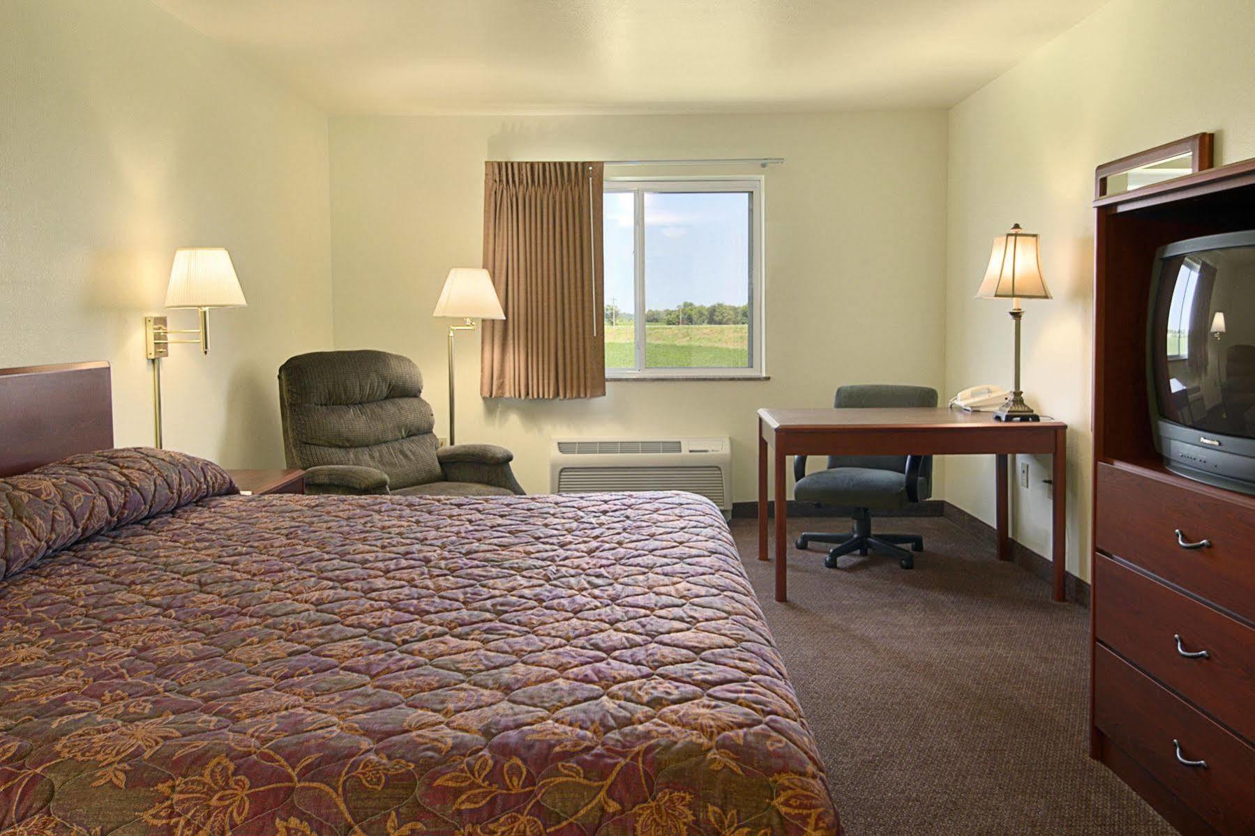 Super 8 By Wyndham Iola Ks Hotell Exteriör bild